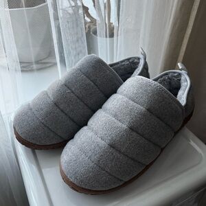 Old Navy Men’s Cozy Gray Quilted Slippers | Size Men’s 8-9